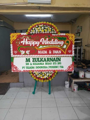 Papan Bunga di Harapan Mulia