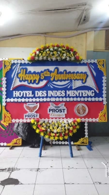 Papan Bunga di Harapan Mulia